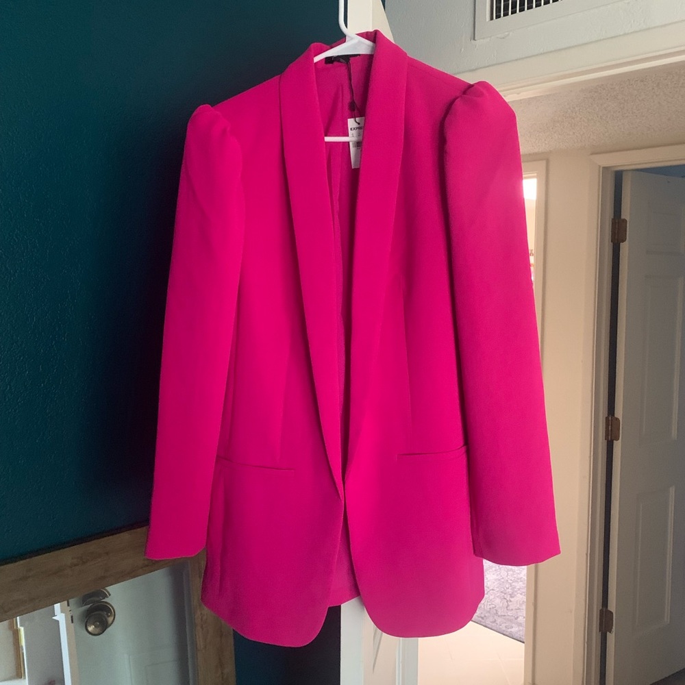 Express Woman’s neon pink blazer with puffed shoulder.